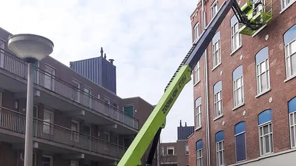 Telescopic Boom Lift ZT20J operating in Europe