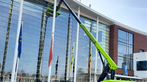 Telescopic Boom Lift ZT26J operating in Goor, Netherlands