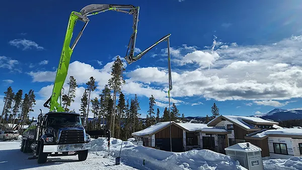 52X-6RZ truck-mounted concrete pump at a housing project for residents in the high-altitude and extremely cold regions of Colorado, US