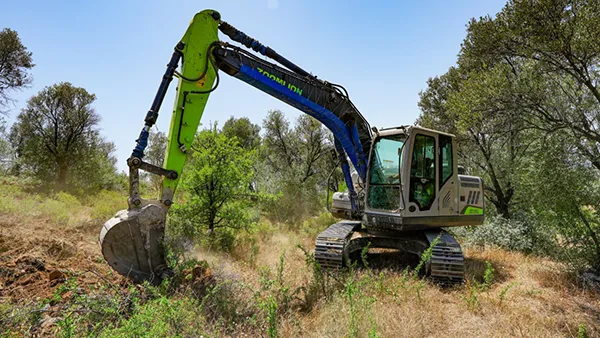 Medium Excavator ZE135G at Izmir, Turkey