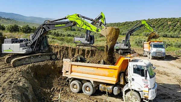 Large Excavator ZE375G at Hatay, Turkey