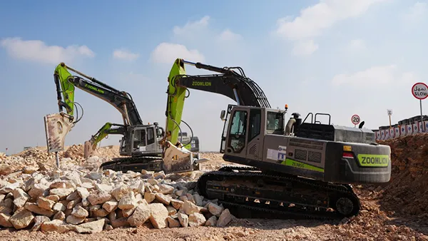 Large Excavator ZE385G at New Diriyah Gate City Riyadh