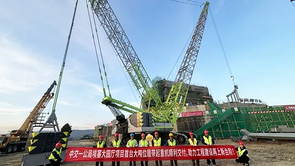 ZCC4000V crawler crane performing lifting operations in Ethiopia