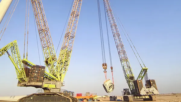 ZCC18000 and ZCC3200V crawler cranes complete the installation of Oman's first 6.5 MW ultra-high-power wind turbine