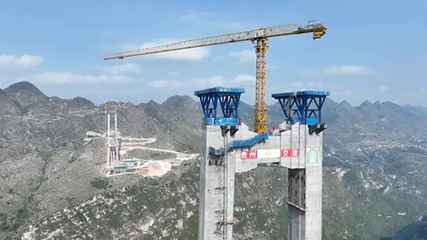 Tower cranes at the Huajiang Grand Canyon Bridge Project, the world's tallest bridge
