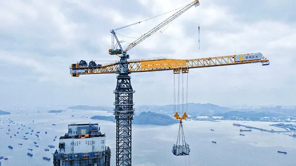 R20000-720 and R6600-240 ultra-large tower cranes at the Shiziyang Bridge Construction Project, China