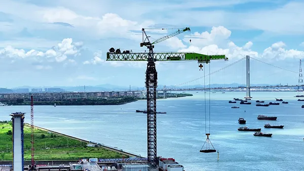 R20000-720 and R6600-240 ultra-large tower cranes at the Shiziyang Bridge Construction Project, China