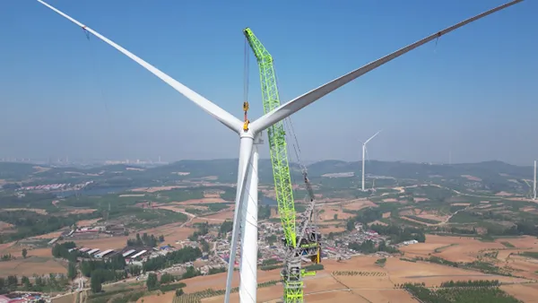 LW2800A-200NA wind turbine tower crane operating in Qinhuangdao, China