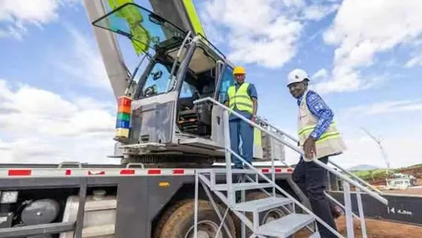 Kenyan President Operates ZOOMLION Truck Crane at Project Inauguration