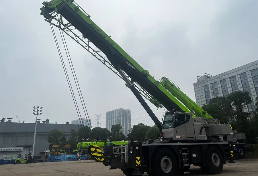 90t Rough Terrain Crane ZRT900V532-1